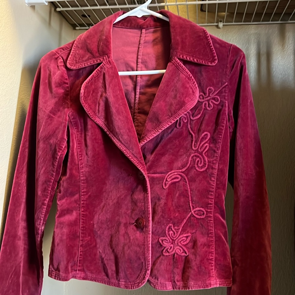 Woman’s pink Vintage suede blazer coat. Design retro floral embroidered.